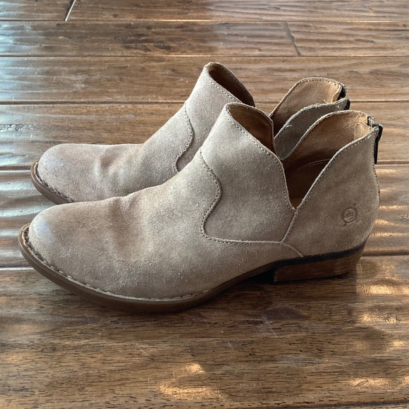 Born Kerri Crème Visone Distressed Suede Leather Ankle Boots Shoes Size 7M Beige - Picture 1 of 12
